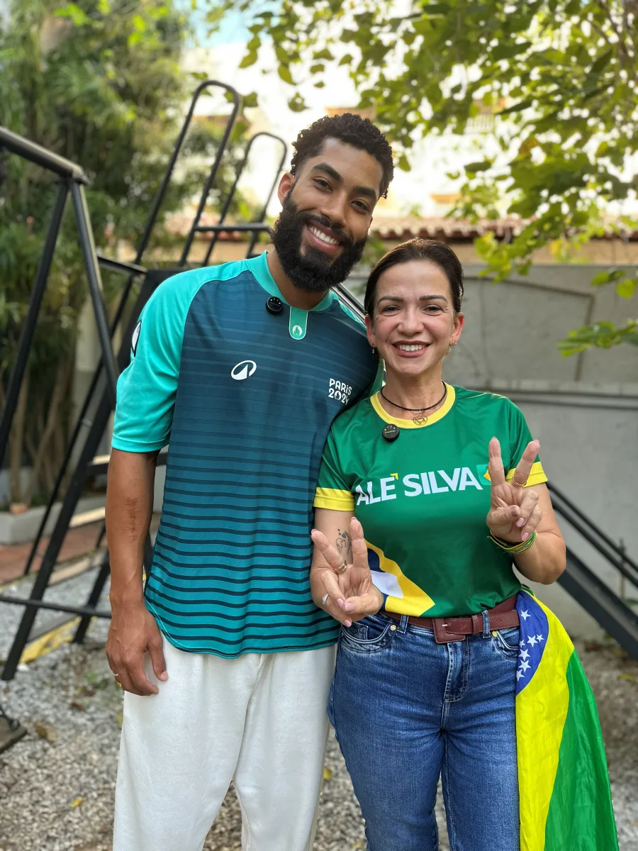 Alê Silva ao lado de João Honorato, coordenador geral do projeto